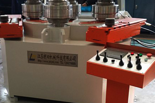 關于型材彎曲機在作業中的關鍵步驟及注意事項講解